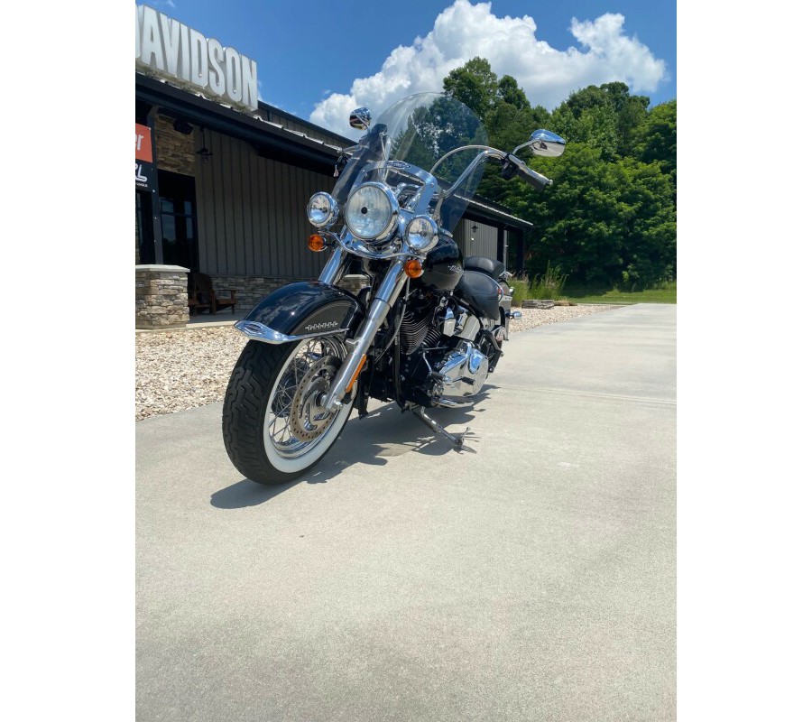 2017 Harley-Davidson Softail Deluxe Vivid Black