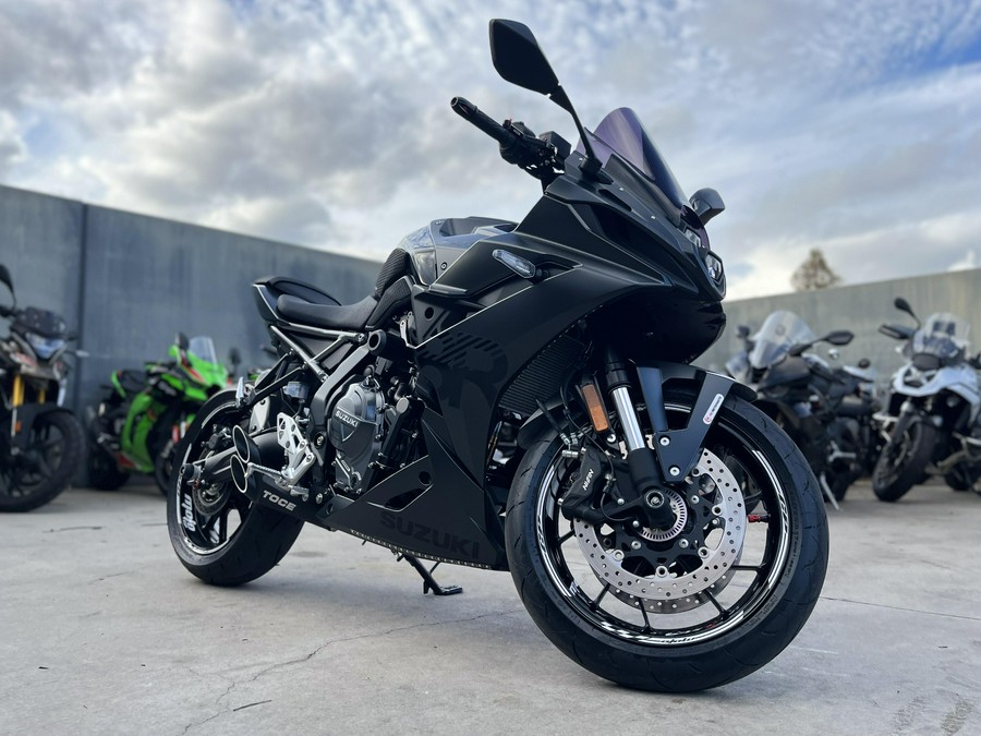2025 Suzuki GSXS 8R