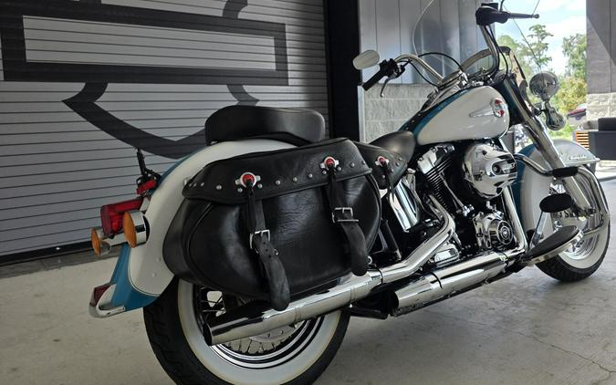 2017 Harley-Davidson® Heritage Softail® Classic Two-Tone Crushed Ice Pearl/Frosted Teal Pearl
