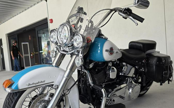 2017 Harley-Davidson® Heritage Softail® Classic Two-Tone Crushed Ice Pearl/Frosted Teal Pearl
