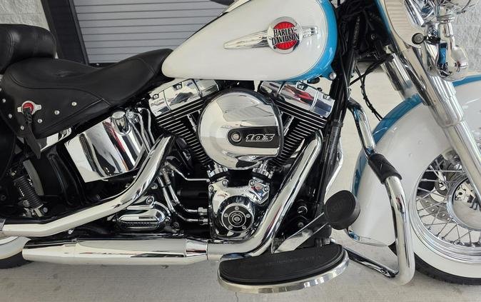 2017 Harley-Davidson® Heritage Softail® Classic Two-Tone Crushed Ice Pearl/Frosted Teal Pearl