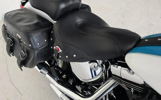2017 Harley-Davidson® Heritage Softail® Classic Two-Tone Crushed Ice Pearl/Frosted Teal Pearl