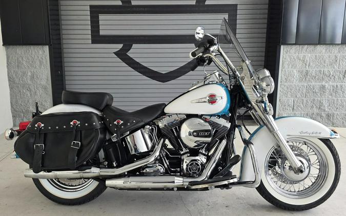 2017 Harley-Davidson® Heritage Softail® Classic Two-Tone Crushed Ice Pearl/Frosted Teal Pearl