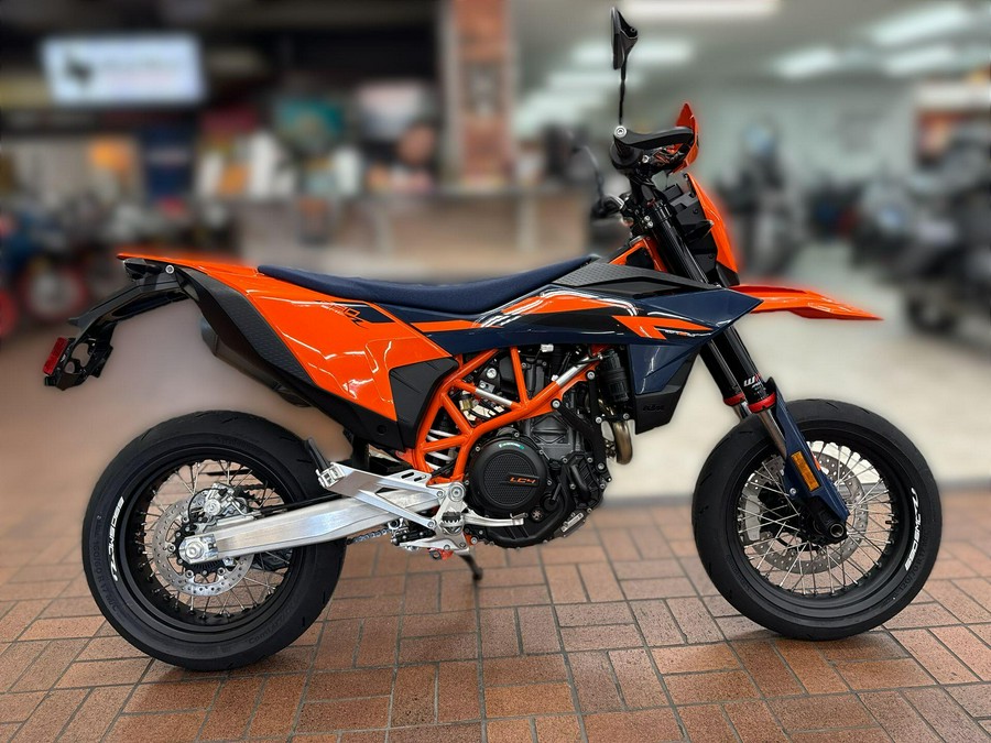 2026 KTM 690 SMC R