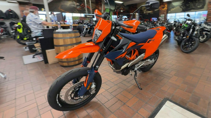 2026 KTM 690 SMC R