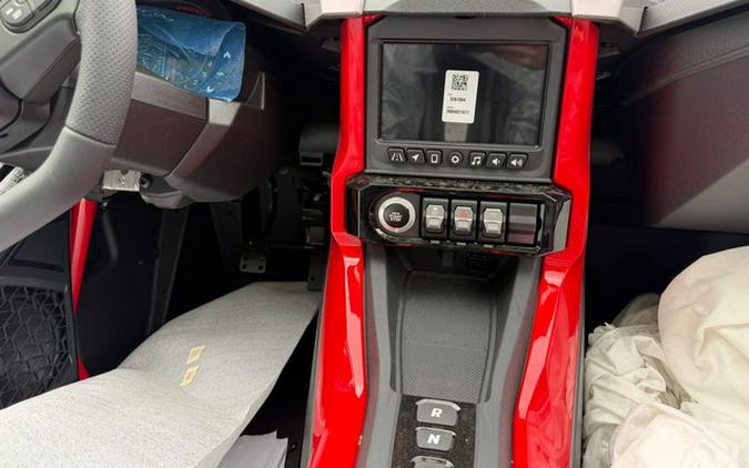 2026 Slingshot SLINGSHOT R Autodrive RADIANT GRAY W/ INDY RED PEA