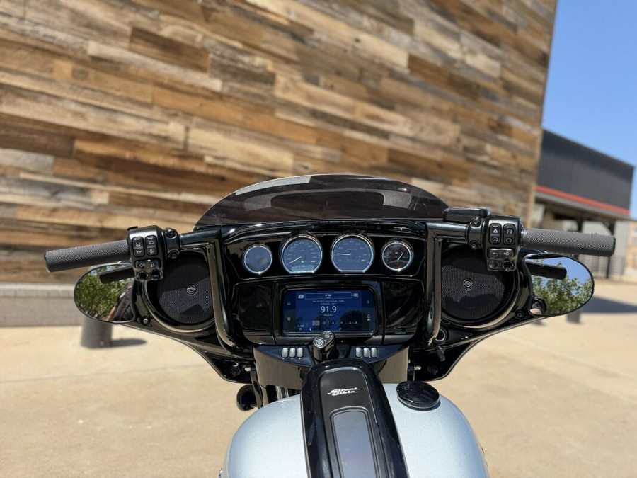 2023 Harley-Davidson® Street Glide® Special Atlas Silver Metallic - Black Finish