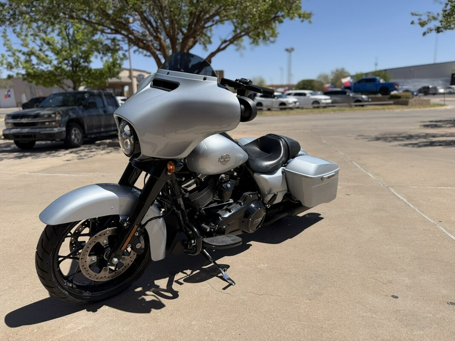2023 Harley-Davidson® Street Glide® Special Atlas Silver Metallic - Black Finish