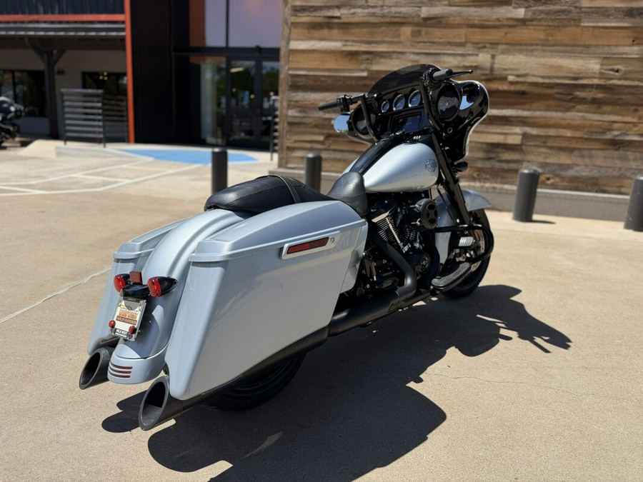 2023 Harley-Davidson® Street Glide® Special Atlas Silver Metallic - Black Finish
