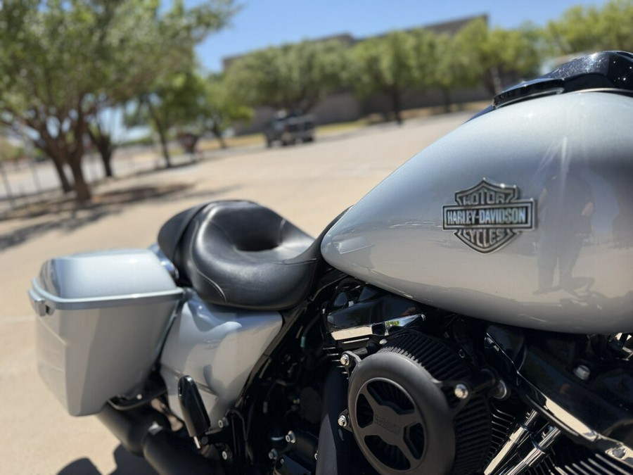 2023 Harley-Davidson® Street Glide® Special Atlas Silver Metallic - Black Finish