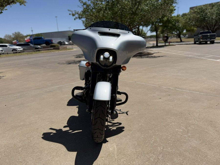 2023 Harley-Davidson® Street Glide® Special Atlas Silver Metallic - Black Finish