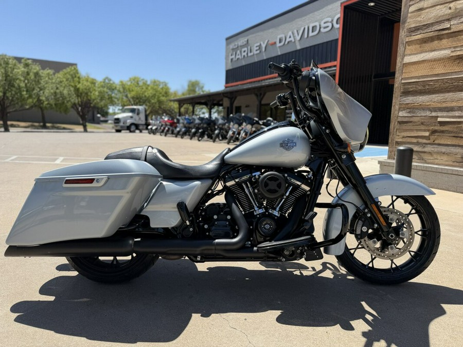 2023 Harley-Davidson® Street Glide® Special Atlas Silver Metallic - Black Finish