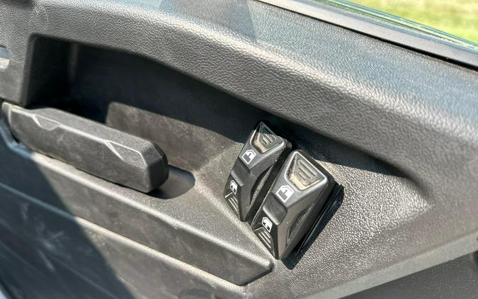 2026 Can-Am Defender DPS CAB
