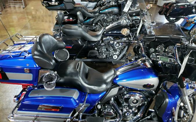 2009 Harley-Davidson® Electra Glide® Ultra Classic® Flame Blue Pearl & Pewter Pearl