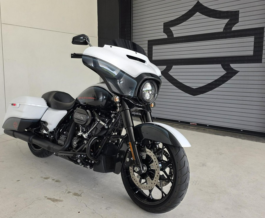 2023 Harley-Davidson® Street Glide® Special CUSTOM PAINT JOB