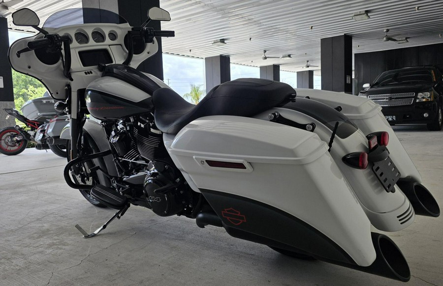 2023 Harley-Davidson® Street Glide® Special CUSTOM PAINT JOB