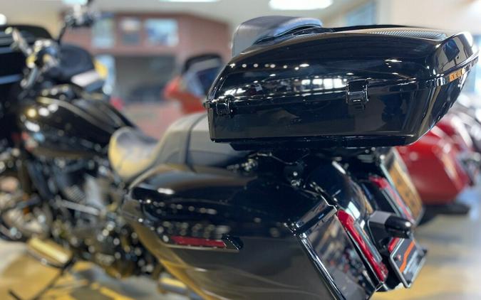 FLTRX 2025 Road Glide™ w/ Chopped Tour Pack
