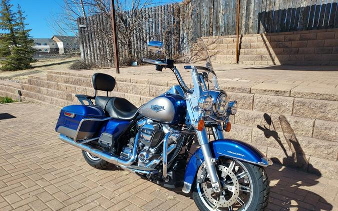 2017 Harley-Davidson Road King Two-Tone Superior Blue/Billet Silver