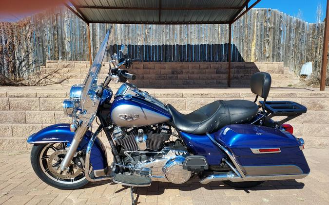 2017 Harley-Davidson Road King Two-Tone Superior Blue/Billet Silver