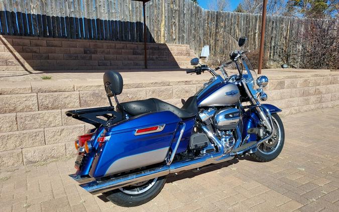 2017 Harley-Davidson Road King Two-Tone Superior Blue/Billet Silver