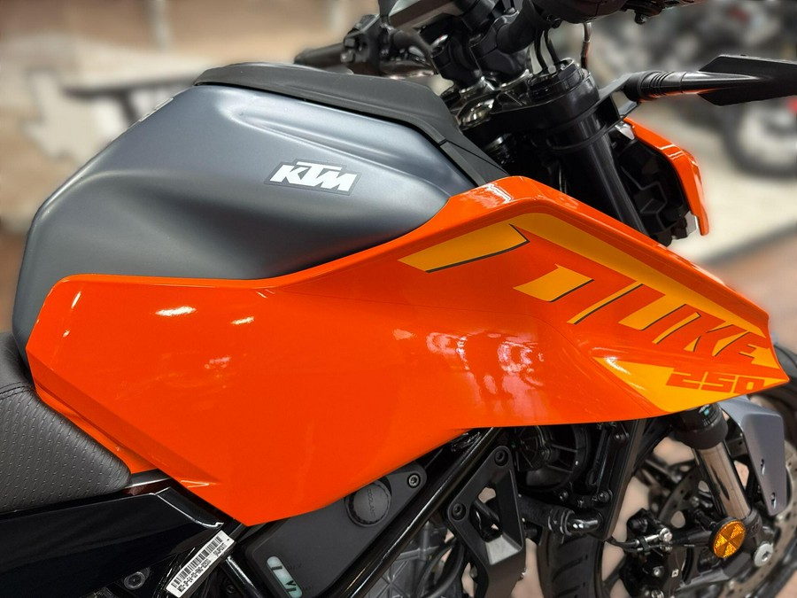 2024 KTM 250 DUKE