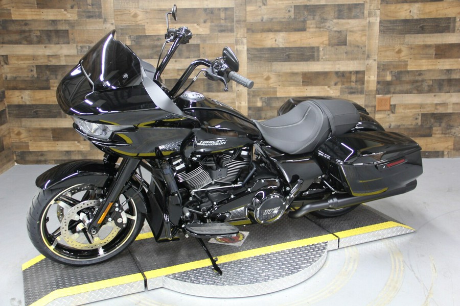 2024 Harley-Davidson Road Glide® Vivid Black - Black Finish