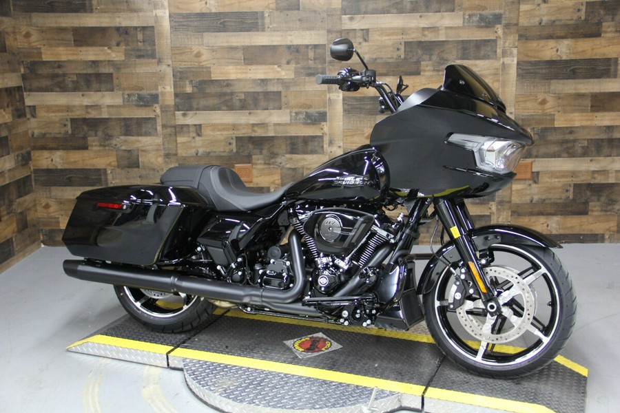 2024 Harley-Davidson Road Glide® Vivid Black - Black Finish