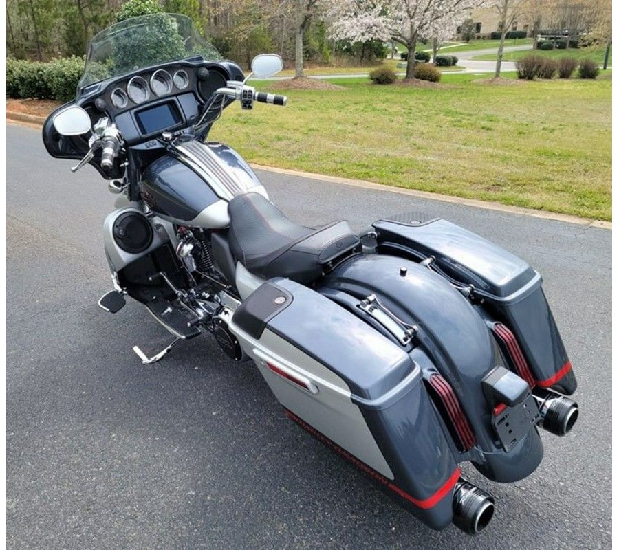 2019 Harley-Davidson® FLHXSE - CVO™ Street Glide®