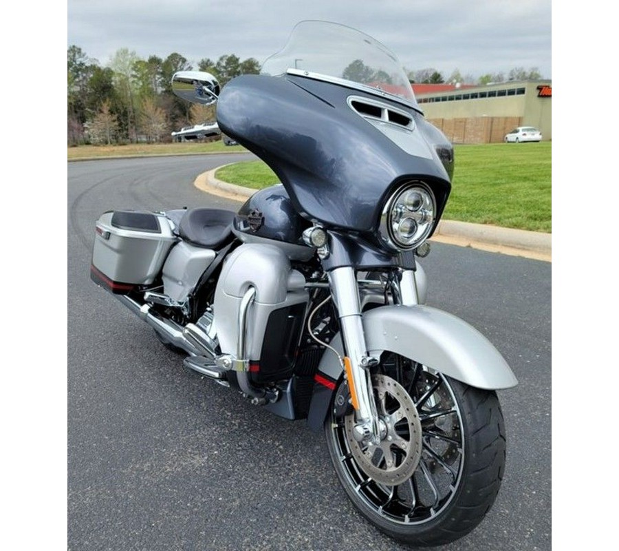 2019 Harley-Davidson® FLHXSE - CVO™ Street Glide®