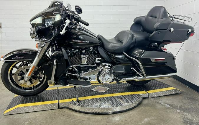 2019 Harley-Davidson Electra Glide Ultra Classic BLACK W/PINSTRI