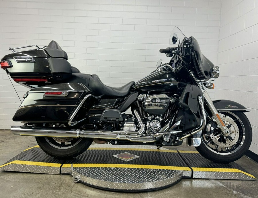 2019 Harley-Davidson Electra Glide Ultra Classic BLACK W/PINSTRI