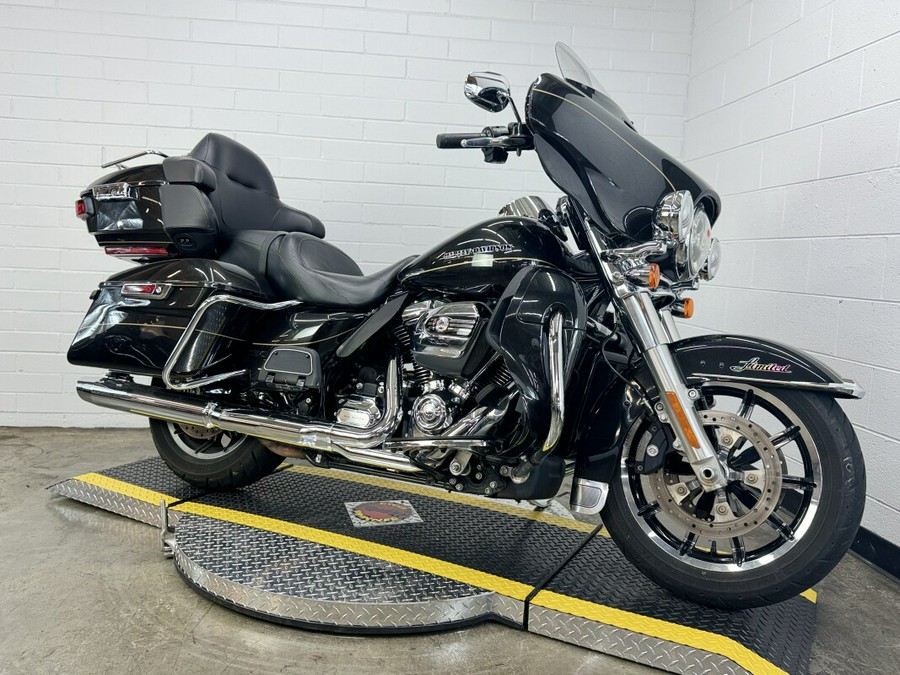 2019 Harley-Davidson Electra Glide Ultra Classic BLACK W/PINSTRI