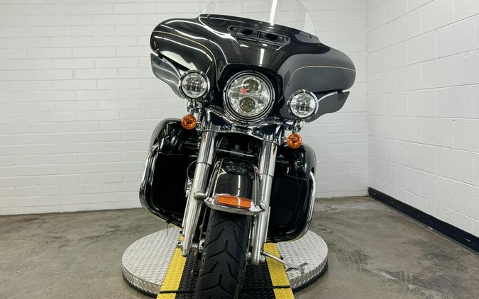 2019 Harley-Davidson Electra Glide Ultra Classic BLACK W/PINSTRI