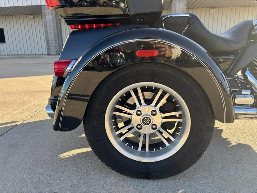 2016 Harley-Davidson® FLHTCUTG - Tri Glide® Ultra