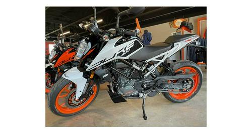 2020 KTM 200 Duke Review: Urban Motorcycle (15 Fast Facts)