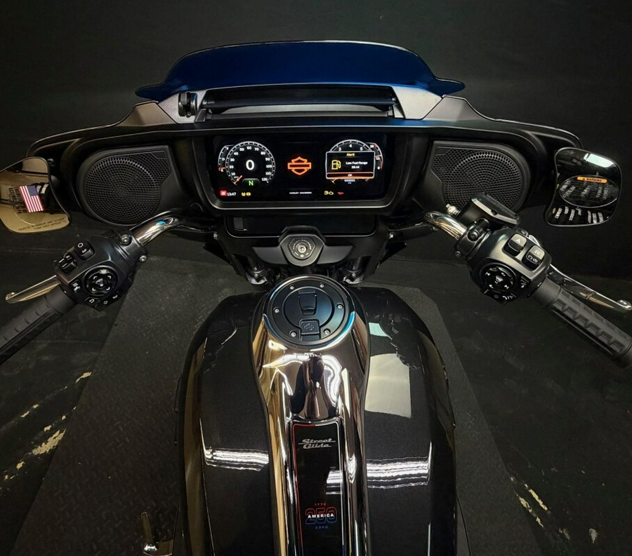 Harley-Davidson® Street Glide® 2026 FLHX MIDNIGHT EMBER