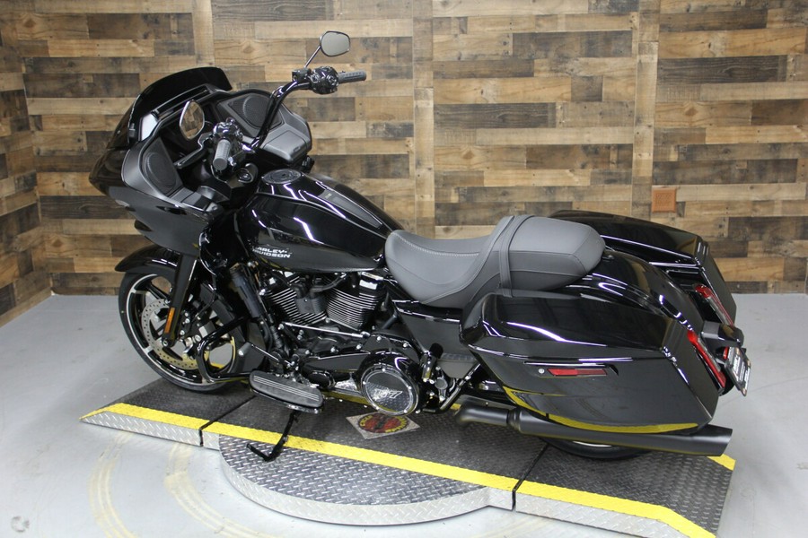 2024 Harley-Davidson Road Glide® Vivid Black - Black Finish