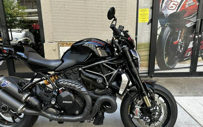 2017 Ducati Monster 1200 R Thrilling Black