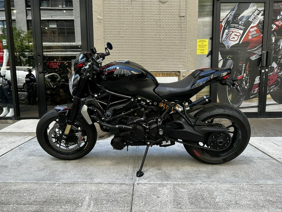 2017 Ducati Monster 1200 R Thrilling Black