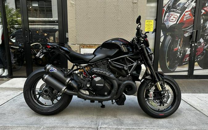 2017 Ducati Monster 1200 R Thrilling Black