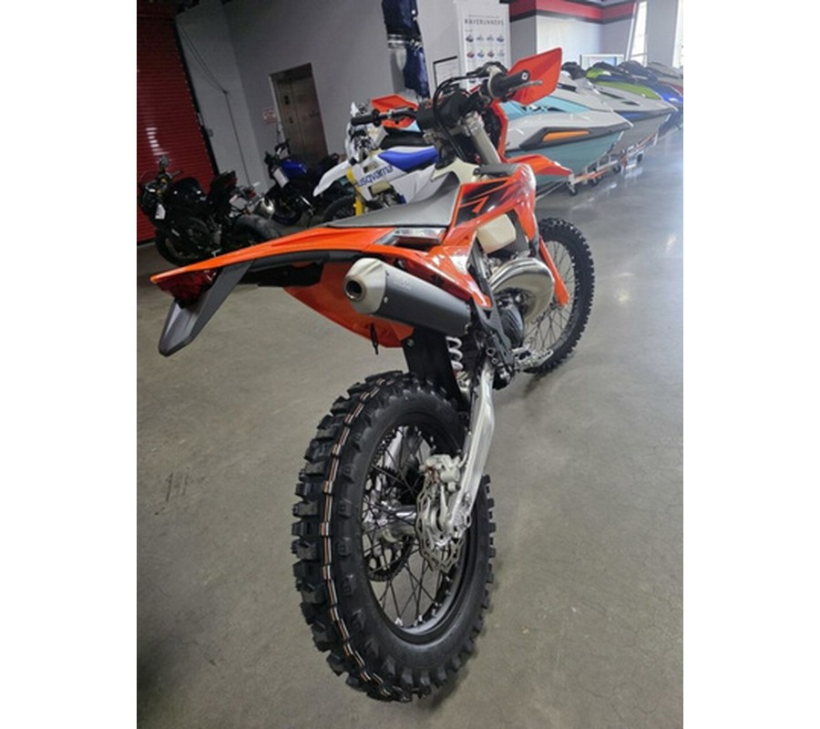 2027 KTM XC 300 W