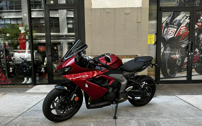 2025 Triumph Daytona 660 Carnival RedSapphire Black