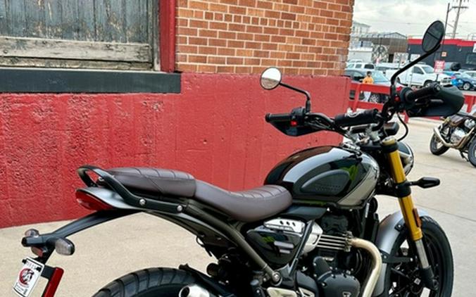 2025 Triumph Scrambler 400 X Phantom Black Silver Ice