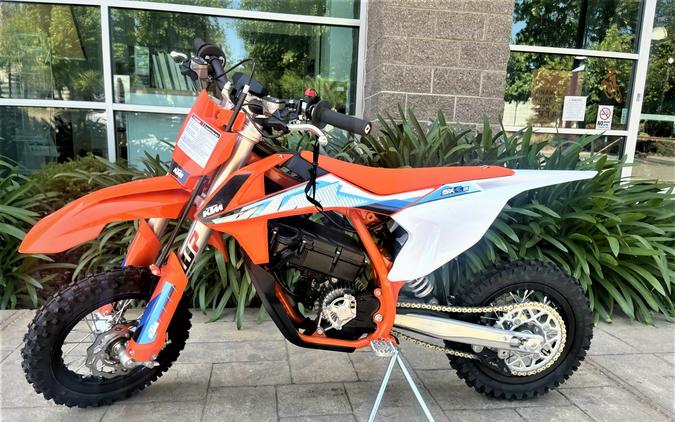 2023 KTM SX-E 3 First Look [Just In Time For Christmas]