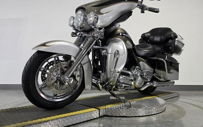 2013 Harley-Davidson® FLHTCUSE8 - CVO™ Ultra Classic® Electra Glide®