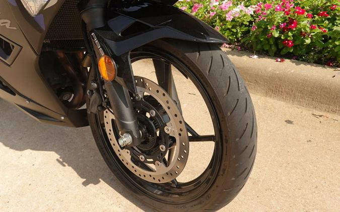 2025 Kawasaki Ninja 500 ABS Metallic Flat Spark Black/Metallic Spark Black