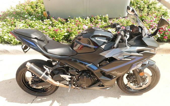 2025 Kawasaki Ninja 500 ABS Metallic Flat Spark Black/Metallic Spark Black