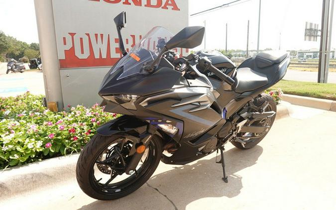 2025 Kawasaki Ninja 500 ABS Metallic Flat Spark Black/Metallic Spark Black