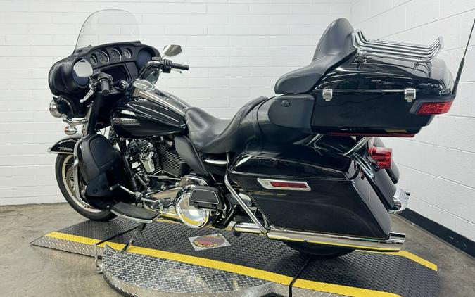 2019 Harley-Davidson Electra Glide Ultra Classic BLACK W/PINSTRI