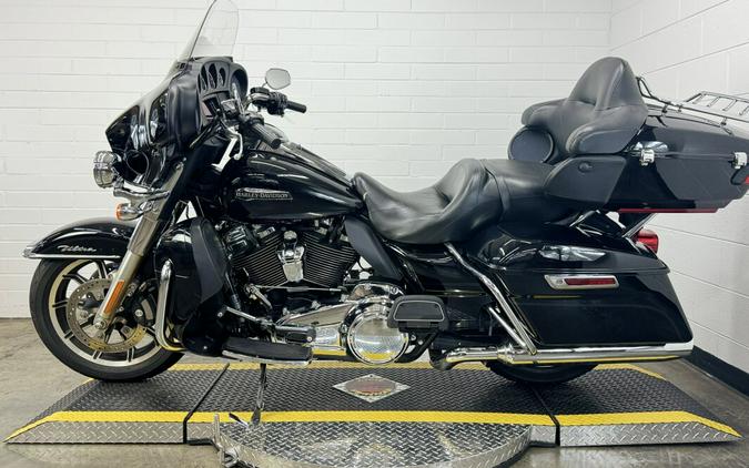 2019 Harley-Davidson Electra Glide Ultra Classic BLACK W/PINSTRI